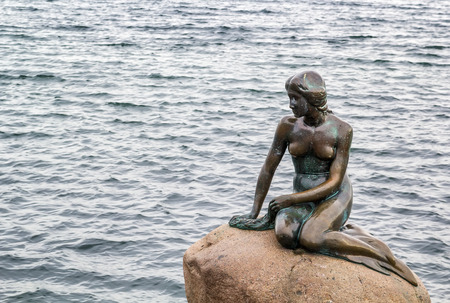 The Little Mermaid is a bronze statue by Edvard Eriksen, depicting a mermaid. The sculpture is displayed on a rock by the waterside at the Langelinie promenade in Copenhagen, Denmarkのeditorial素材