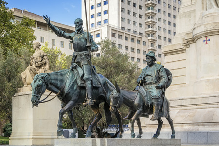 bronze sculptures of Don Quixote and Sancho Panza on Cervantes Monument, Madrid, Spainのeditorial素材