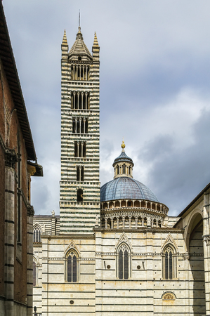 Siena Cathedral (Duomo di Siena) is a medieval church in Siena, Italy. Dome and bell tower.The cathedral itself was originally designed and completed between 1215 and 1263.のeditorial素材