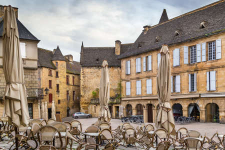 Square in Sarlat-la-Caneda historical center, department of Dordogne, Franceの写真素材