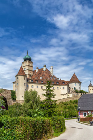 Schloss Schonbuhel is a castle in the Lower Austrian on the right bank of the Danube.のeditorial素材