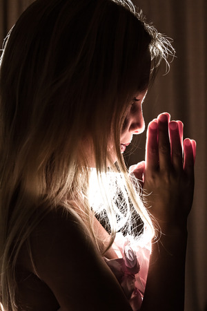 Young girl prayingの写真素材