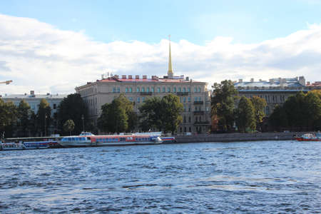 view of the Admiralty spire from the river.Saints-Petersburgのeditorial素材