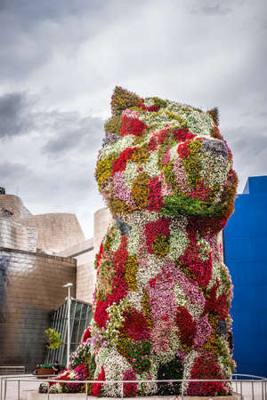 BILBAO, SPAIN - OCTOBER 1  Guggenheim Museum and Puppy sculpture on October 1, 2013 in Bilbao, Spain  The museum was designed by Frank Ghery and the Puppy sculpture by Jeff Koonsのeditorial素材