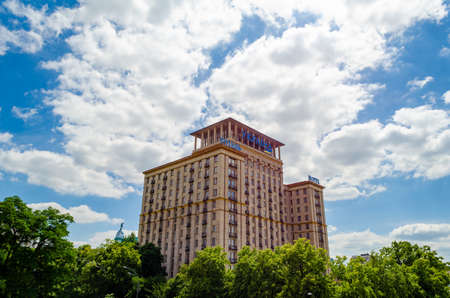 KYIV, UKRAINE - JUNE 16, 2014 Maidan Nezalezhnosti or Independence Square in downtown with monument, before Euromaidan took place, and tall hotel Ukraina buildingのeditorial素材