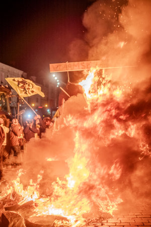 Turnhout, Antwerp, Belgium, 28th of January, 2024, This image is a close-up of the tumultuous blaze at the farmers protest in Turnhout, Belgium, against the Nitrogen Agreement. The fire dominates the frame, with its wild tongues of flame reaching out in aのeditorial素材