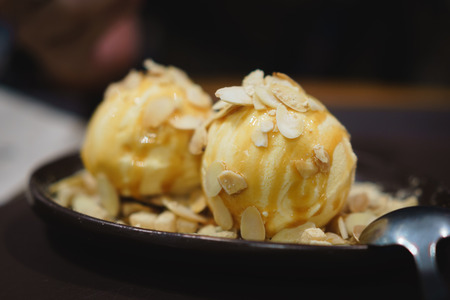 Vanilla ice cream with sliced almond