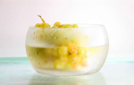 Close-up of grapes in a glass bowl in a fridgeの写真素材