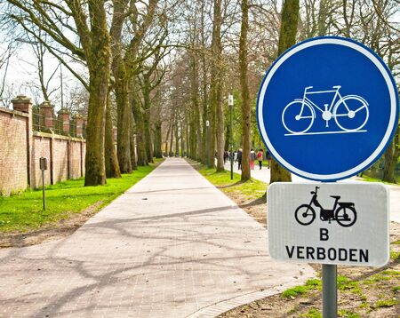 Bicycle sign with bicycle path in Beautiful Parkの写真素材