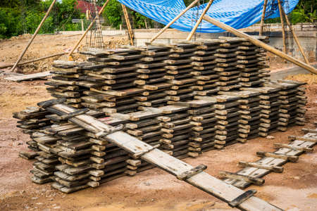 Wood for building cement pillar