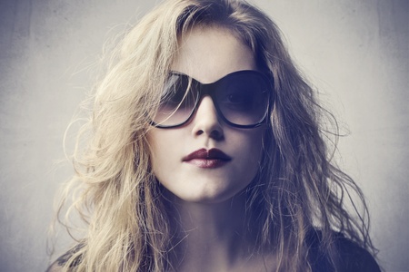 Beautiful woman wearing fashion sunglasses