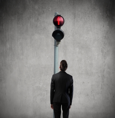 man under a traffic light の写真素材