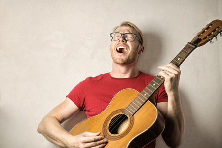 Gut playing guitar and singingの写真素材