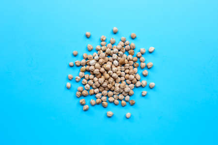 Chickpeas on blue background. Top viewの写真素材