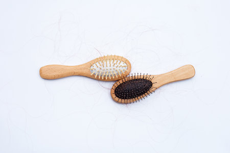 Hairs loss fall in combs