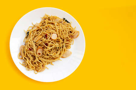 Spaghetti with dried chili and hot dogs