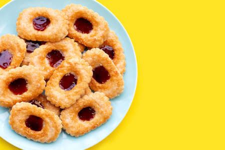 Puff pastry cookies filled with jam