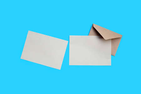 Envelope with blank paper on blue background.の写真素材