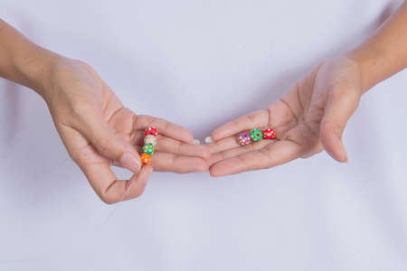 Women make their own bracelets.の写真素材