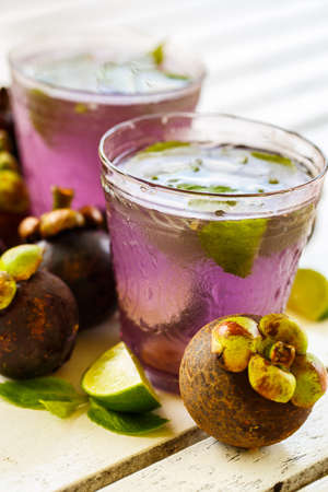 Juice with the mangosteen, lime and mint