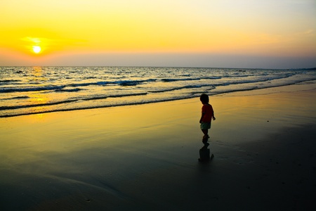 little boy with a sea of matching children will like the sea, and always wanted to go all the key locations that have a chanceの写真素材