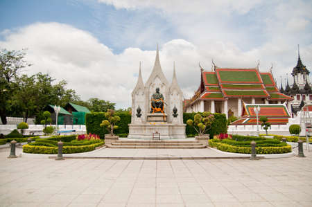 blue sky and king monumentの写真素材