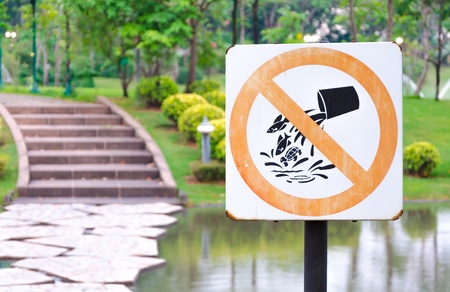 stop release fish sign in the parkの写真素材