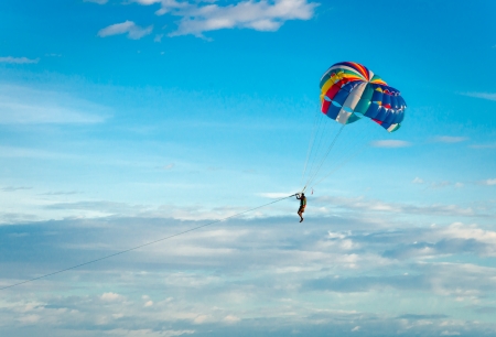 man parasailing high in the skyの写真素材