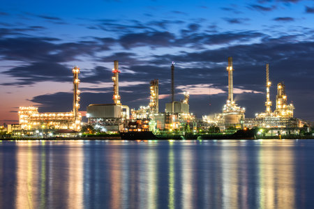 Oil refinery with port Loading oil into oil tankers Shipsのeditorial素材