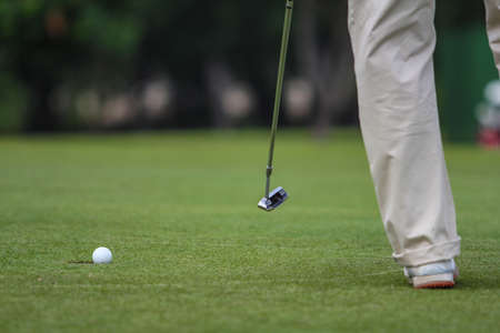 putting golf