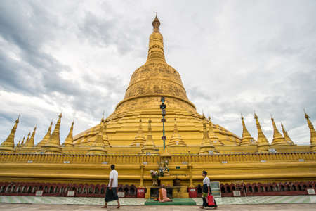 Shwemawdaw paya the higher one pagoda of Myanmar in Bago, Myanmarの写真素材