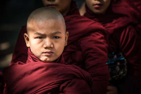 AMARAPURA, MYANMAR - OCT 15 2014: Myanmar novice in Mahagandayon Monastery of Amarapura the old capital of Myanmar.のeditorial素材