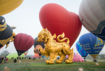 Chiang Rai, Thailand - February 14 2017: Singha Park Chiang Rai Balloon Fiesta 2017. This festival is ASEANâs biggest balloon festival, the event is part of Thailandâs 2017 Valentiのeditorial素材