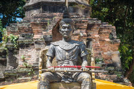 Chiangrai, THAILAND - OCTOBER 14 2016: King Mangrai monument the 1st King of Lanna located on Wat Ngam Muang an important temple on the small hill in Chiang Rai province of Thailanのeditorial素材