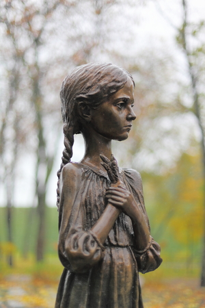 UKRAINE, KIEV - october 20, 2010: Hungry girl bronze monument, symbol of Victims of Famine devoted to genocide victims of the Ukrainian people of 1932-1933 years on March 19, 2011, in Kiev, Ukraineのeditorial素材