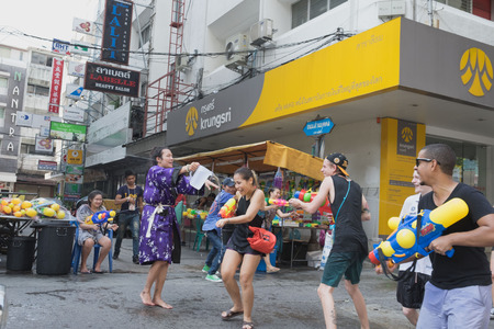 Songkran day in songkran festival in April which is thai new year when tourist come to Bangkok and play water fighting on street/Songkran day Thai new yearのeditorial素材