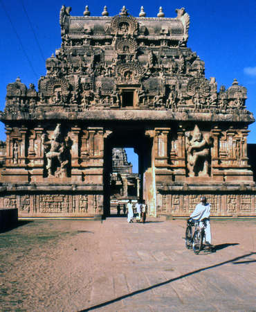 hindu temple preuvudaiyaar kovil of thanjavur, entrance. The temple is located in southern India and is dedicated to lord Shiva in the form of Brihadeswara or Rajarajeswaram. The temple of hinduist religion is made in Dravidian architectureの写真素材