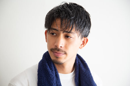A man in his 30s taking a bathの写真素材
