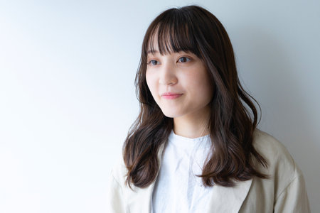Smiling woman in her 20sの写真素材