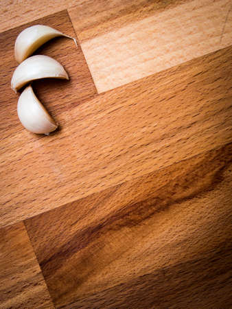 Garlic cloves on cutting boardの写真素材