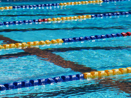 Swimming pool lanes