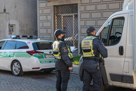 Bergamo, Italy 20 November 2020. The urban police of the municipality of Seriate carry out anti-covid-19 checks during the lockdown in Lombardy, Italy. Editorial use onlyのeditorial素材