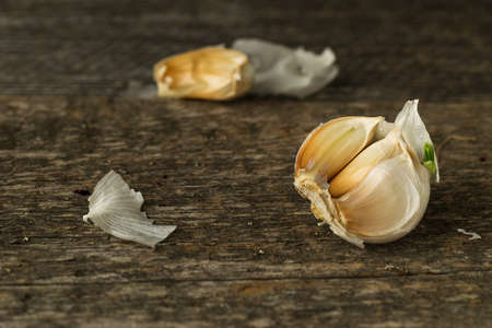 Garlic cloves on wooden desk macro toned selective focusの写真素材