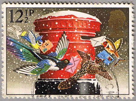 GREAT BRITAIN ï¿½ CIRCA 1983: A stamp printed in Great Britain shows the birds that spread the postcards, series is devoted to Christmas, circa 1983の写真素材