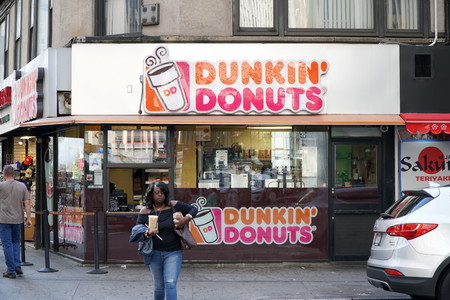 New York City - September 2016: Dunkin Donuts coffee shop on the corner of a Manhattan streetのeditorial素材