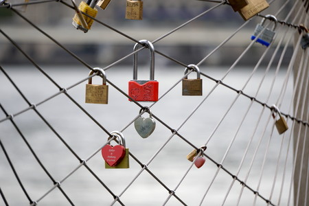 Brooklyn, NY - June 7, 2016: Master brand love locks hang on the fense in DUMBO along the East River under the bridgeのeditorial素材