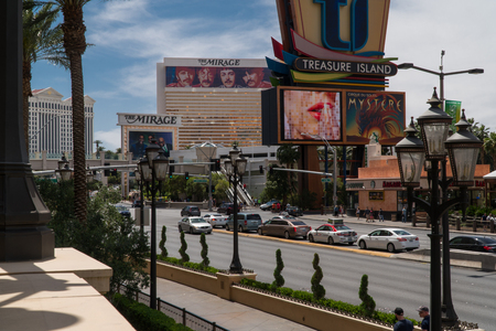 Las Vegas, USA - Circa 2017: Las Vegas blvd strip. Taxi cab traffic waiting at intersection to drop passengers at hotel. Treasure Island Mirage hotel signs in backgroundのeditorial素材