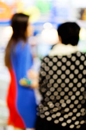 Blur of two women talking; blurred 100%の写真素材