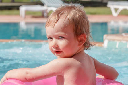 Little boy playing in the pool on a summer's day holidayの写真素材