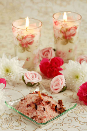 Bath salt with rose petalsの写真素材